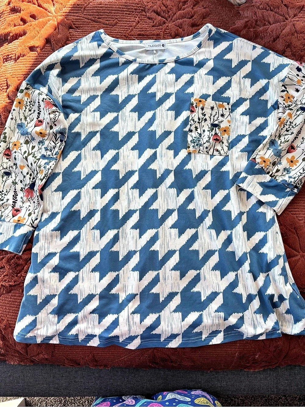NUGGLES Blue & White Geometric Top